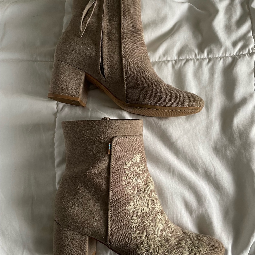 Toms Embroidered Women's Boots 8.5